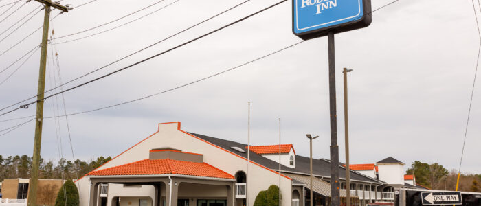 18+ Baymont hotel in hopewell va